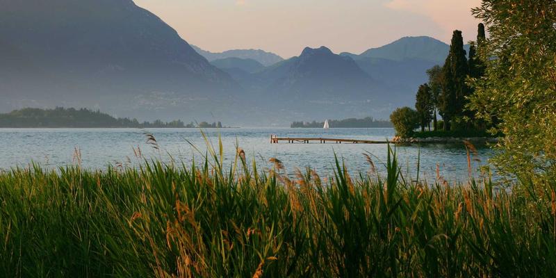 创意礼品新趋势:未来主义设计如何重塑家居装饰美学