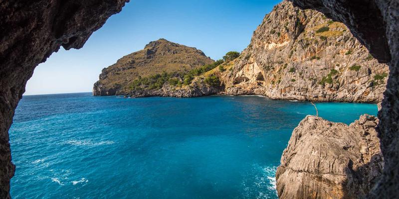 融合未来主义设计与手工艺品的独特礼物：创意订阅盒的商业模式与用户留存之道